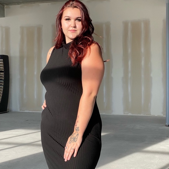 Plus size black dress - Picture 5 of 5